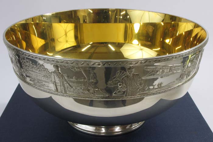 Appraisal: STERLING SILVER BICENTENNIAL ROUND CENTER BOWL dated by Franklin Mint