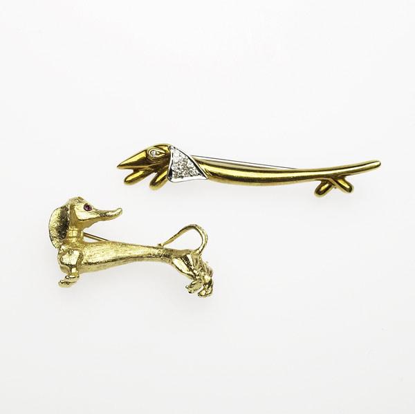 Appraisal: PAIR OF DASCHUND PINS One modern in k yg with