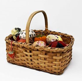 Appraisal: Splint hickory basket Splint hickory basket with approximately wooden darning