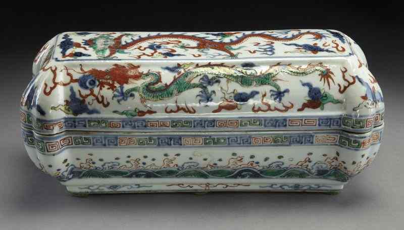 Appraisal: Chinese Qing porcelain scholars box the blue and white with