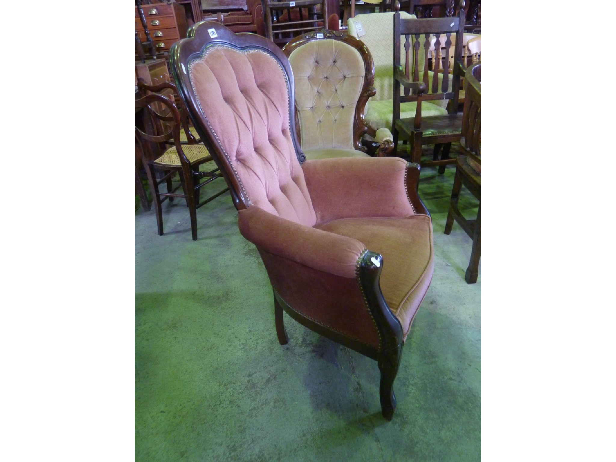 Appraisal: A reproduction Victorian style drawing room chair with upholstered seat