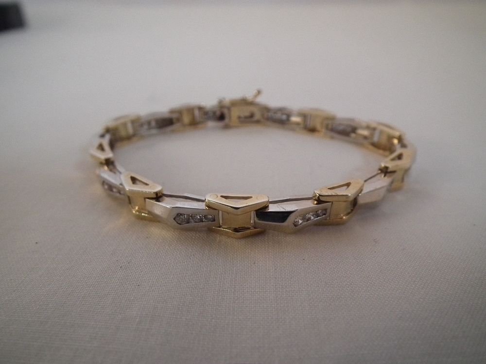 Appraisal: CT DIAMOND BRACELET Yellow k gold ladies bracelet with approximately