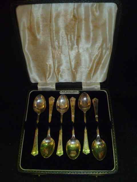 Appraisal: A CASED SET OF SILVER COFFEE SPOONS of stylised form