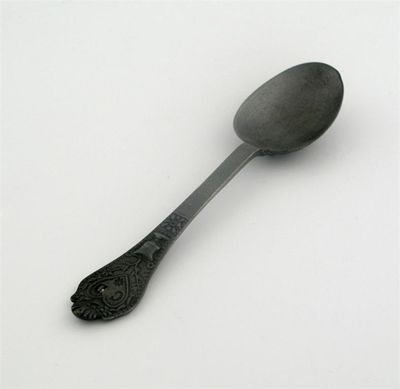 Appraisal: A pewter spoon initialled 'C D' in a heart on