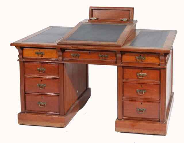 Appraisal: A VICTORIAN OAK DICKENS DESK the green leather inset top