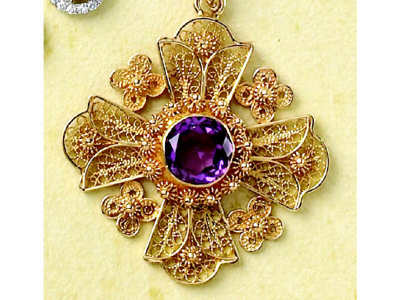 Appraisal: GOLD PENDANT Yellow gold pendant in the shape of a