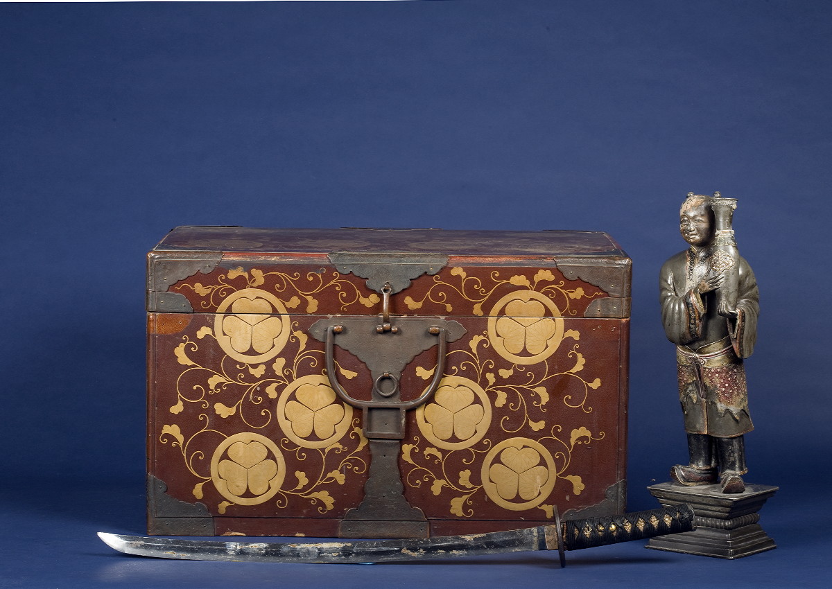 Appraisal: JAPANESE RED GOLD AND BRASS LACQUERED STORAGE BOX NINETEENTH CENTURY