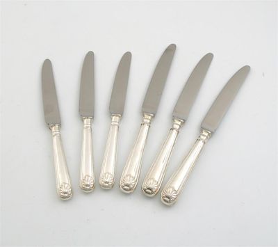 Appraisal: Eighteen modern thread and shell pattern tableknives and eighteen side