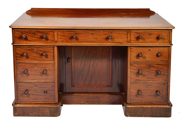 Appraisal: A VICTORIAN MAHOGANY KNEEHOLE DESK by James Winter Sons -