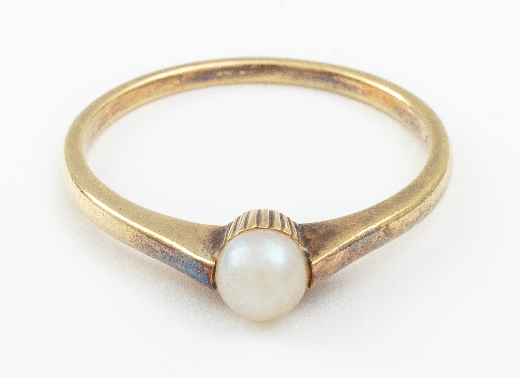 Appraisal: MID-CENTURY MODERN K YELLOW GOLD PEARL RING Mid-century modern K