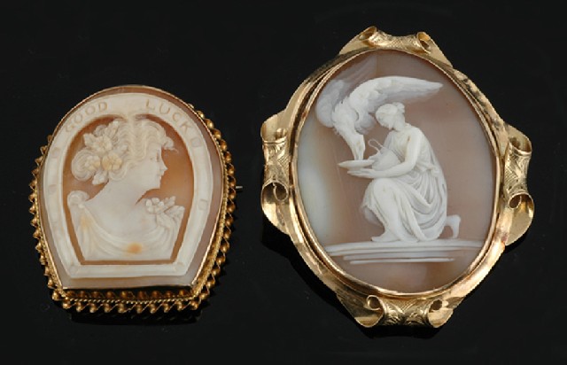 Appraisal: Two Antique shell cameo brooches One depicting a maiden within