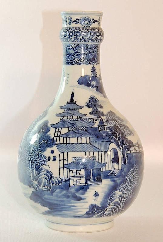 Appraisal: Chinese Porcelain Blue and White Vase Blue and white underglaze