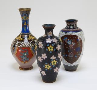 Appraisal: Japanese Meiji Period Floral Cloisonne Vases JAPAN MEIJI PERIOD A