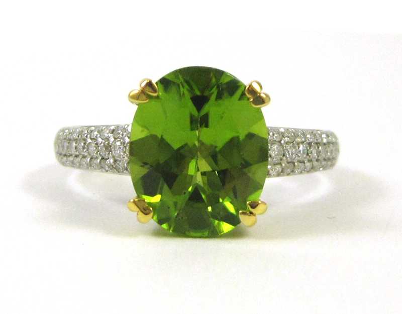 Appraisal: FOURTEEN KARAT GOLD DIAMOND AND PERIDOT RING round-cut pave' set