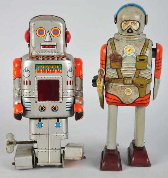 Appraisal: Lot of Tin Litho Wind-Up Robot Toys Japanese Includes one