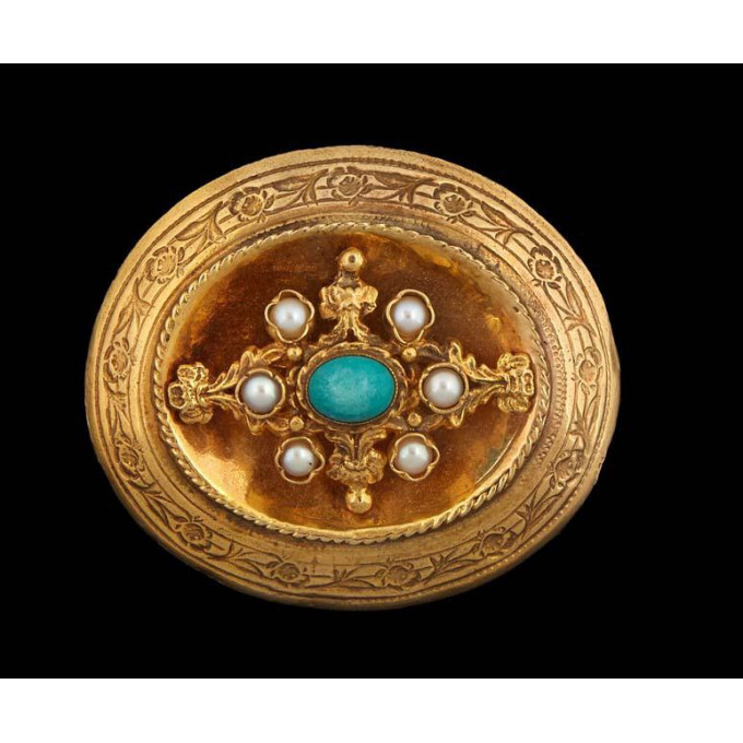 Appraisal: Rothschild K Gold Oval Brooch with a central oval cabochon