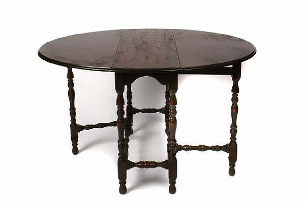 Appraisal: A William and Mary style mahogany gateleg table height in