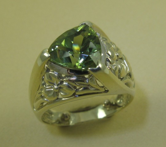 Appraisal: MAN'S PERIDOT AND FOURTEEN KARAT WHITE GOLD SOLITAIRE RING featuring