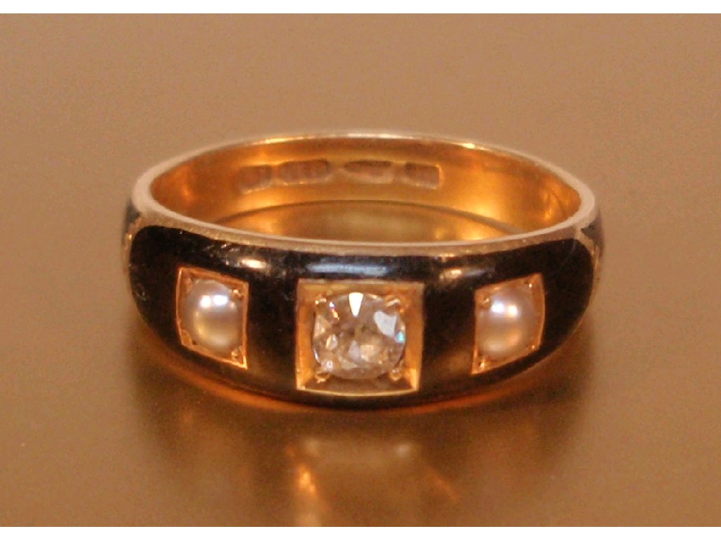 Appraisal: An ct gold memorial ring with diamond set centrally with