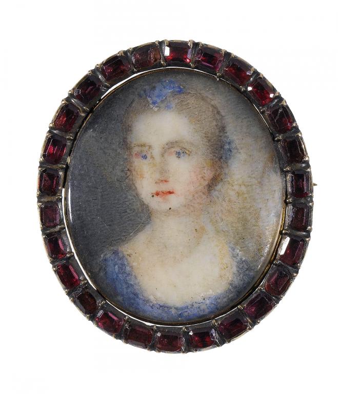 Appraisal: AN ANTIQUE GARNET LOCKET with a border of step-cut garnets