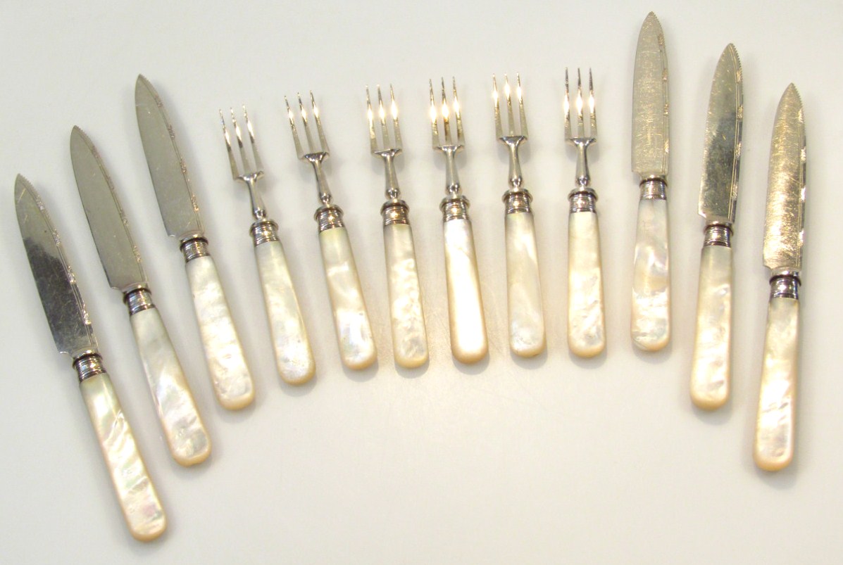 Appraisal: Various silver plated entre knives and forks cm high each