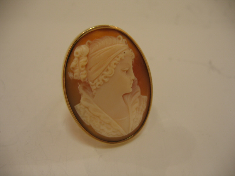 Appraisal: CAMEO RING k yellow gold polished ring with signed oval