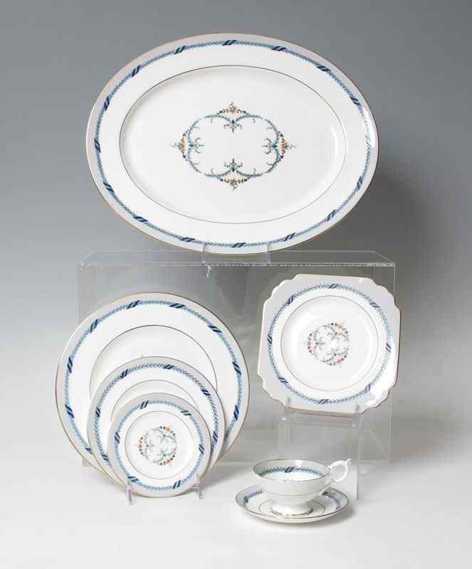 Appraisal: COALPORT ''THE PRESIDENT'' FINE CHINA Approx pieces to include the