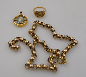 Appraisal: Three scrap items of gold including wheel style pendant set