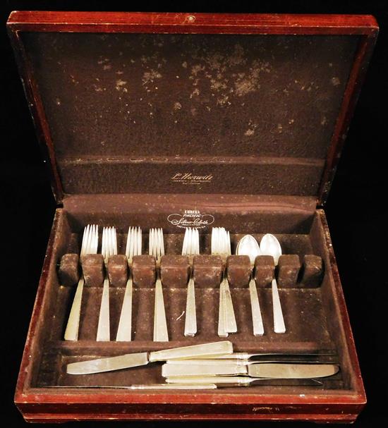 Appraisal: SILVER Towle 'Old Lace' pattern sterling flatware monogrammed thirty-two pieces