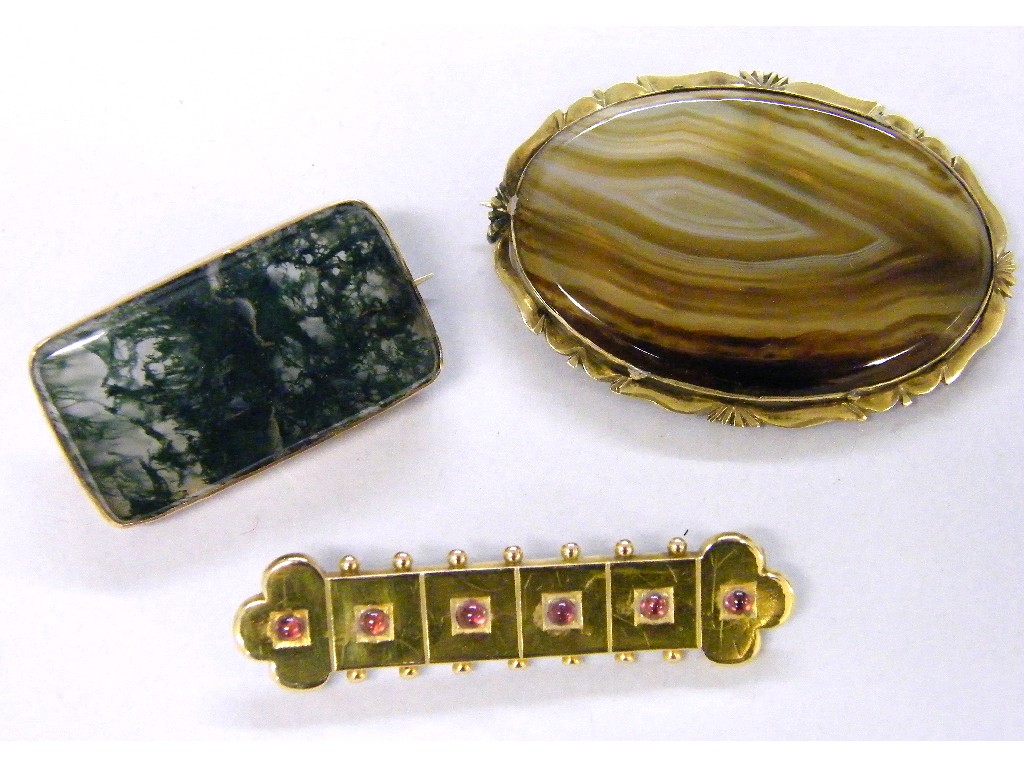 Appraisal: Oval gold mounted agate brooch with safety chain ct mounted