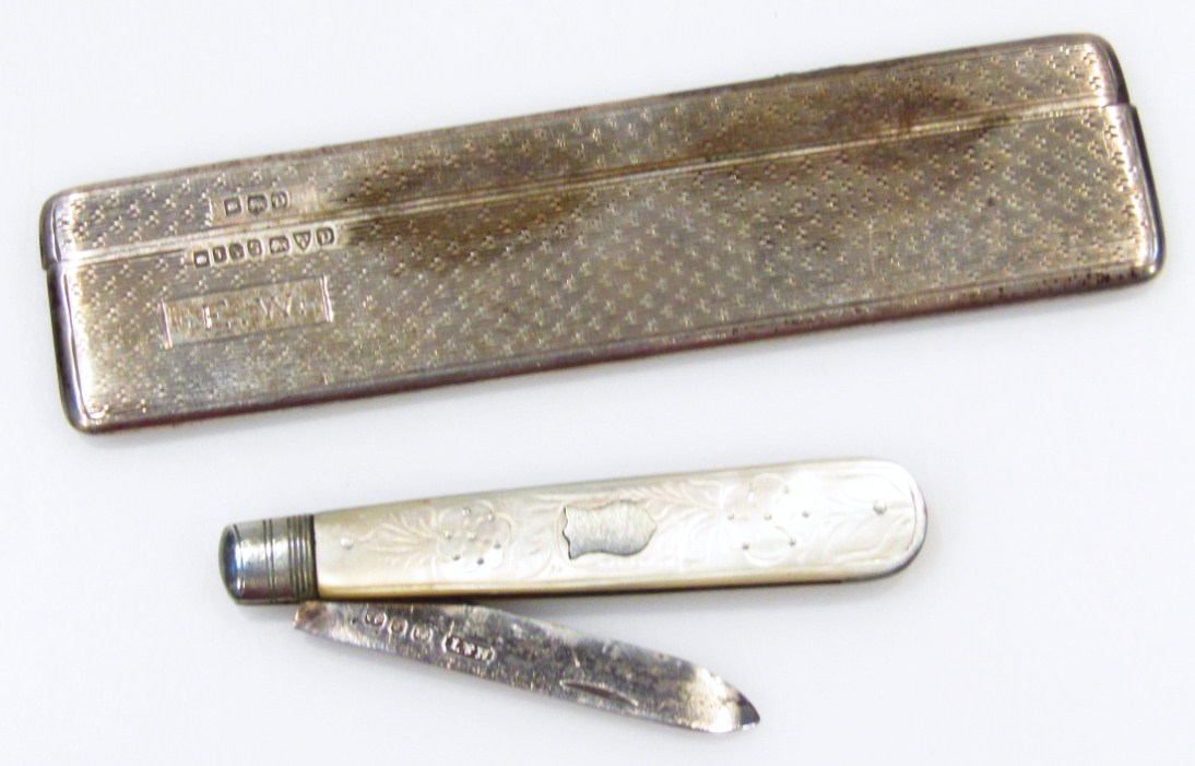 Appraisal: A late Victorian silver bladed fruit knife with mother-of-pearl handle