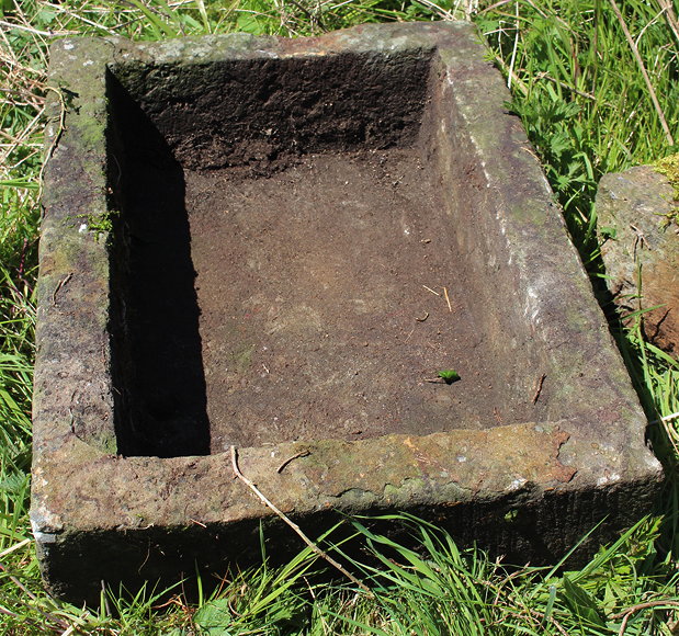 Appraisal: AN OLD RECTANGULAR SANDSTONE TROUGH with small drainage hole cm