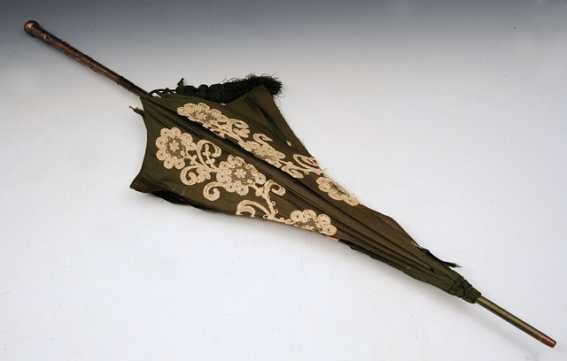 Appraisal: A PARASOL with Japanese silver and plique a jour enamel