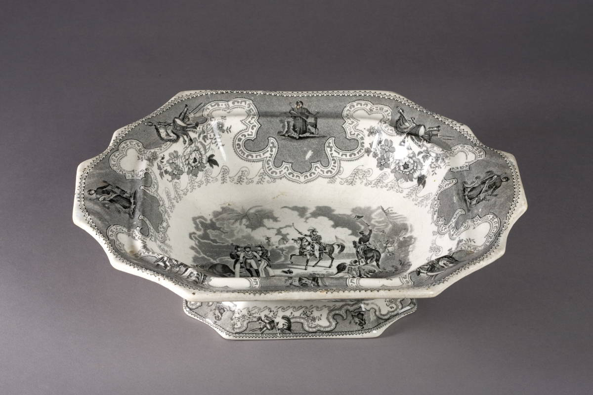 Appraisal: TEXIAN CAMPAIGNE BATTLE OF MONTEREY STAFFORDSHIRE BLACK TRANSFER-PRINTED FRUIT DISH