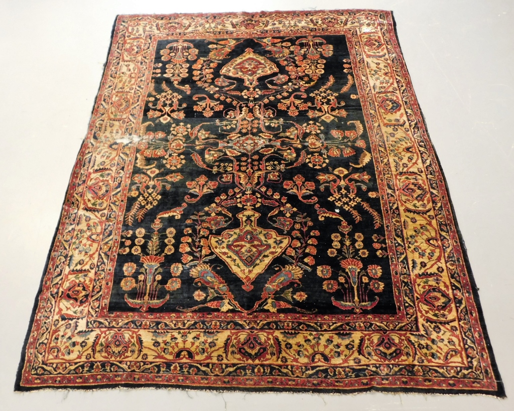 Appraisal: LG PERSIAN SAROUK FLORAL RUG Middle East Early th CenturyRed