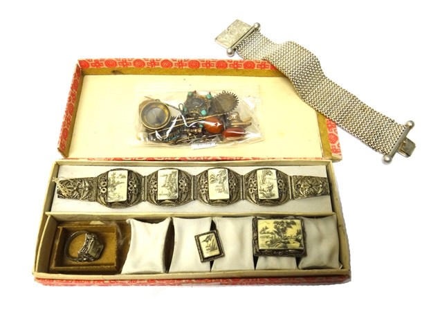 Appraisal: An Oriental filigree part suite of jewellery with a box