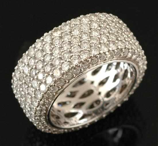 Appraisal: A diamond dress ring The full circle pave set with