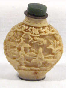 Appraisal: A carved ivory snuff bottle