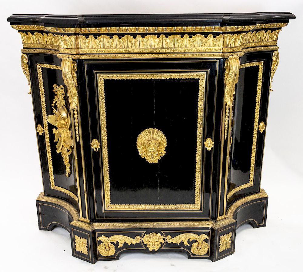 Appraisal: A LACQUER ORMOLU-MOUNTED COMMODE LATE TH CENTURY A LACQUER ORMOLU-MOUNTED