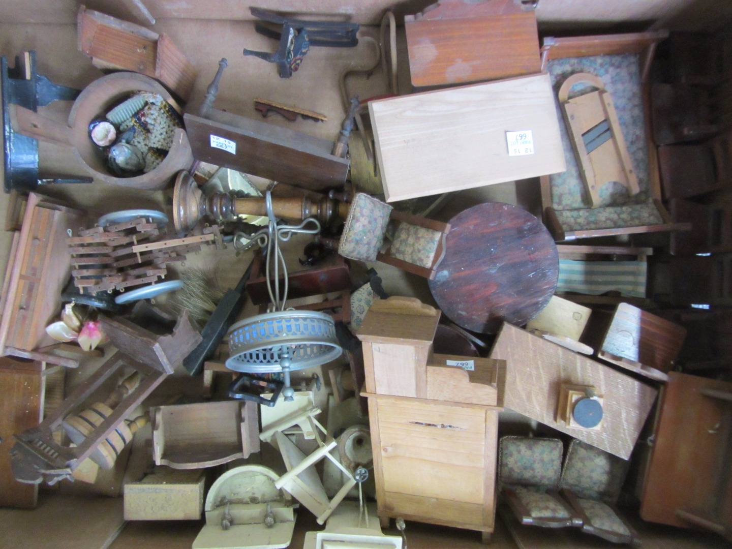 Appraisal: A quantity of vintage dolls house furniture and accessories including