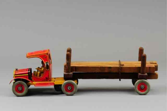 Appraisal: STRAUSS LUMBER KING TRUCK Lithographed tin open 'C' cab style