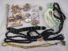 Appraisal: A mixed lot of white metal tests silver jewellery together