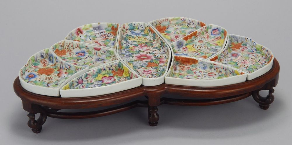 Appraisal: NINE-PIECE CHINESE EXPORT PORCELAIN CONDIMENT SET On wooden butterfly shaped