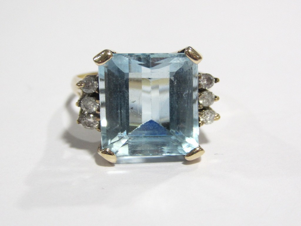 Appraisal: An eighteen carat gold blue topaz and diamond set dress