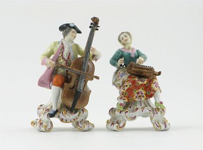 Appraisal: A pair of Bow-style musician figures he playing the cello