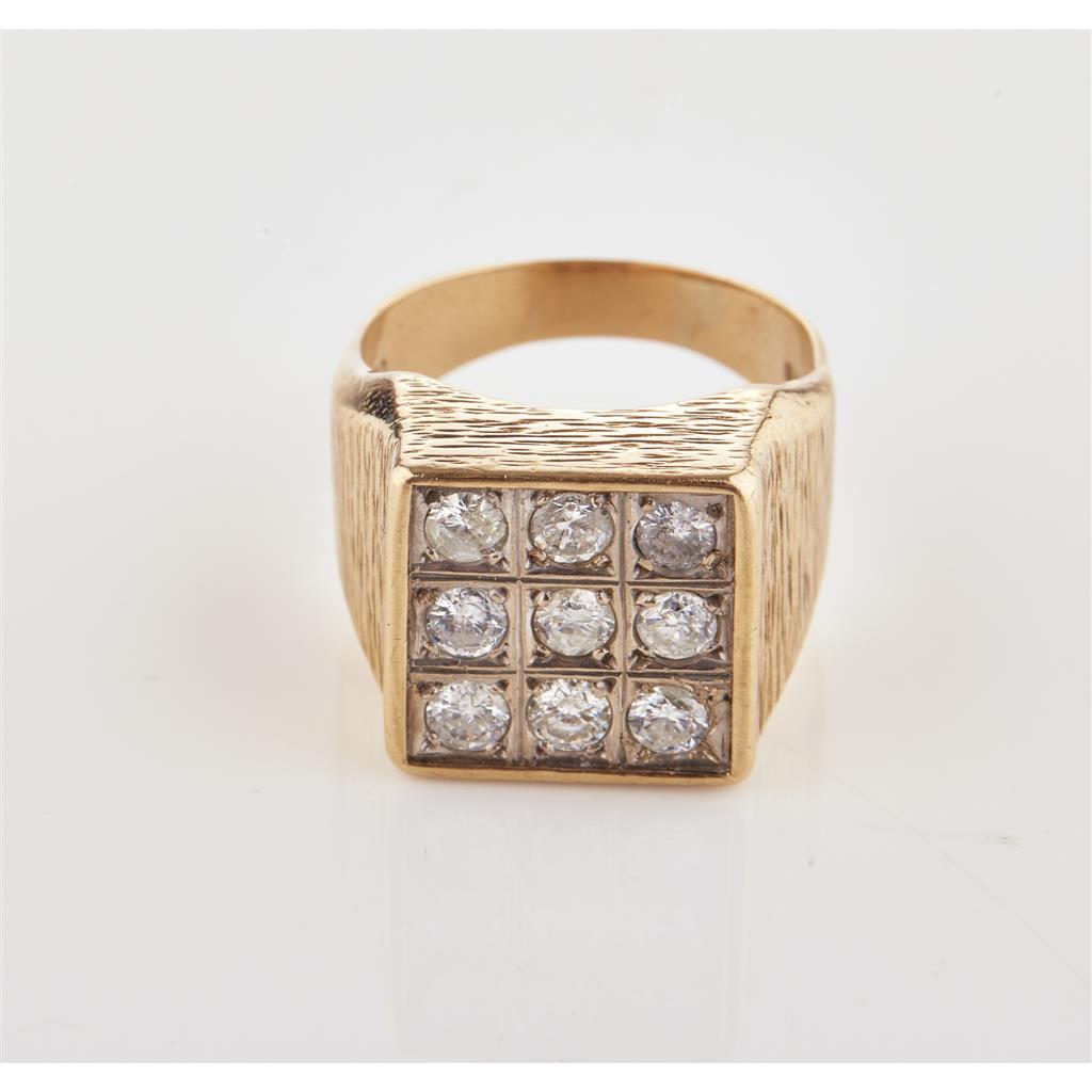 Appraisal: A gentleman's ct gold and diamond set ring set with