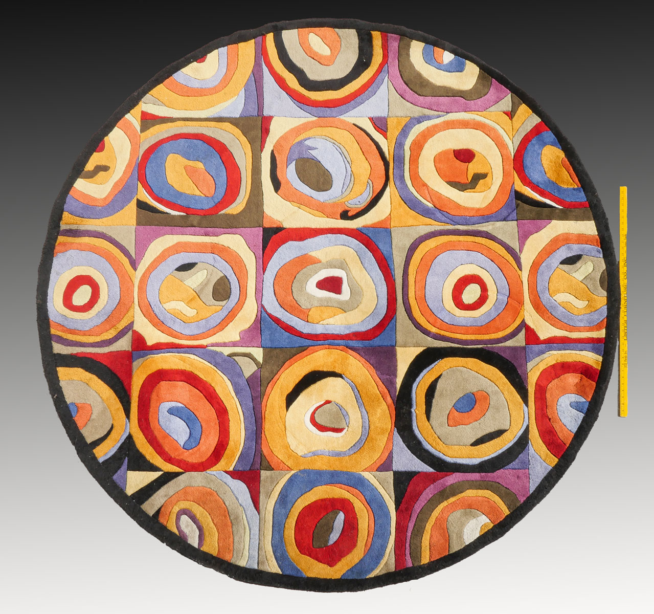 Appraisal: MODERN TUFTED SCULPTED ROUND RUG ' '' DIAMETER This rug