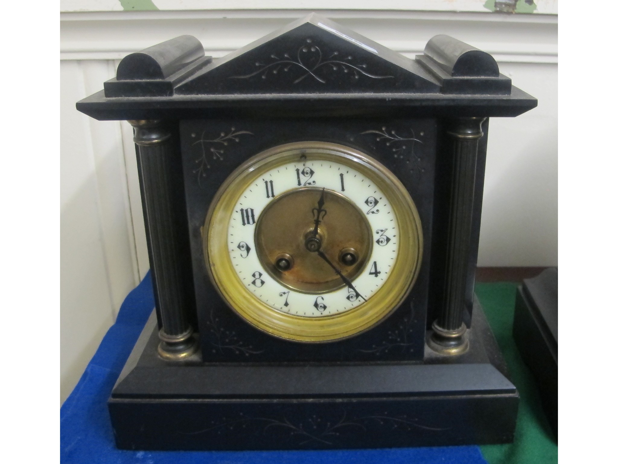 Appraisal: Victorian black slate mantel clock