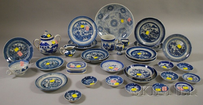 Appraisal: Approximately Thirty-one Pieces of Assorted Chinese Export Porcelain Canton Tableware