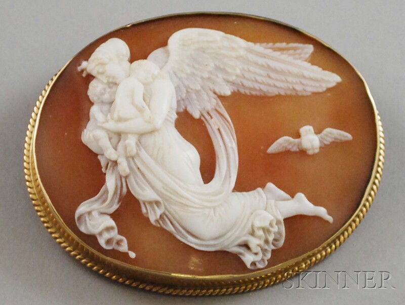 Appraisal: kt Gold-framed Shell-carved Cameo Brooch the cameo depicting Nyx winged